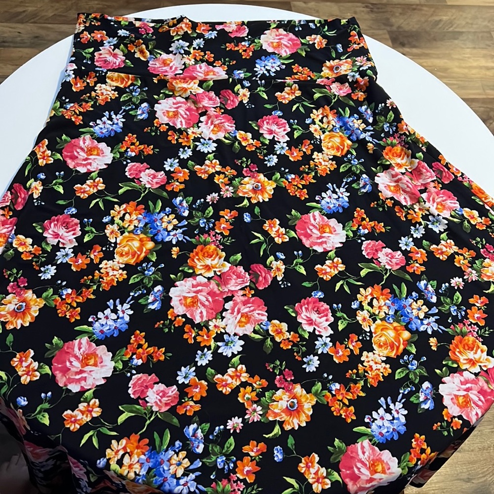 B2G1F: Black Floral Maxi Skirt
